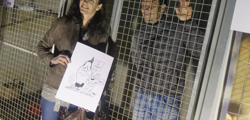 Après avoir récolté plus de 200 000 euros à l’issue de 4 jours d’enfermement "comme un chien" dans cette SPA située tout proche de la prison de Villeneuve-lès-Maguelone, et ce, avec le concours de Bravoloto, de la team dessinatrice de Sarko Hebdo et des très nombreux généreux donateurs qui ont suivi l’évènement en direct live sur Facebook, les relations sont aujourd’hui au plus bas entre Mister « N’importe qui » et la Société Protectrice des Animaux. (© Nicolas Ethève)