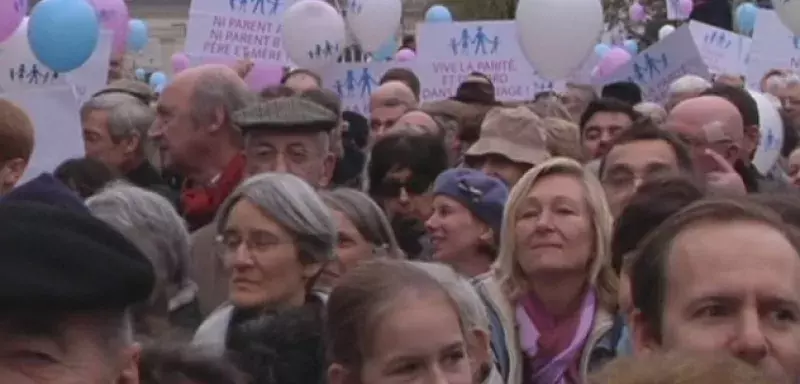 Ils ont défilé avec T-Shirt roses et ballons, dans plusieurs villes de France, contre le mariage gay, dénonçant une atteinte à la famille traditionnelle... (DR)