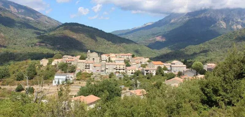 Depuis fin 2017, le projet mis en place et pensé par l’Université de Corse et le CNRS voit le jour progressivement dans le village de la haute vallée du Taravo, à 1h30 d’Ajaccio.