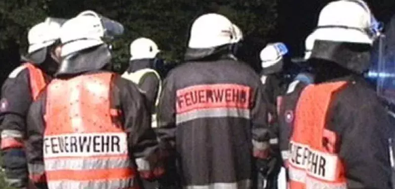 les sapeurs-pompiers ont réussi à secourir trois personnes réfugiées sur un balcon... (DR)