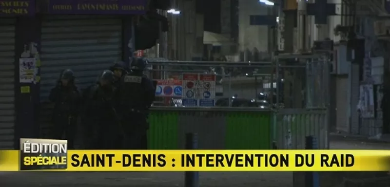 Abdelhamid Abaaoud, le cerveau des attentats de Paris serait retranché dans un appartement, l’assaut est toujours en cours à Saint-Denis.(Capture d'écran iTélé)