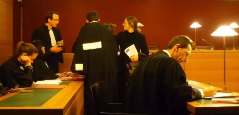 Sont impliqués dans cette filière de trafic de faux papiers un agent du consulat d'Algérie à Bobigny et une employée de la préfecture de Paris (DR)