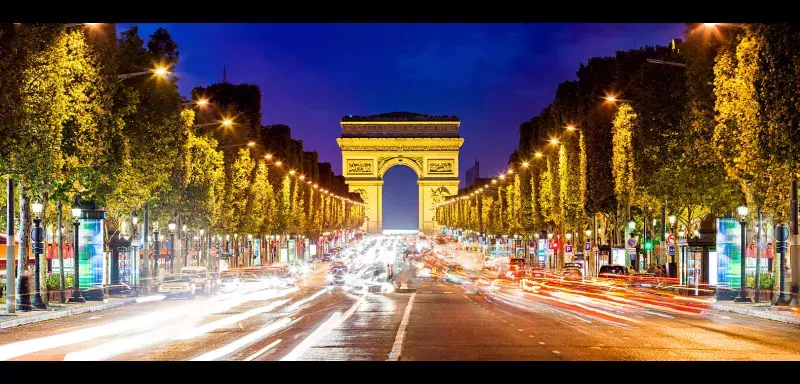 L'attaque a eu lieu sur les Champs-Elysées, à la tombée de la nuit... (DR)