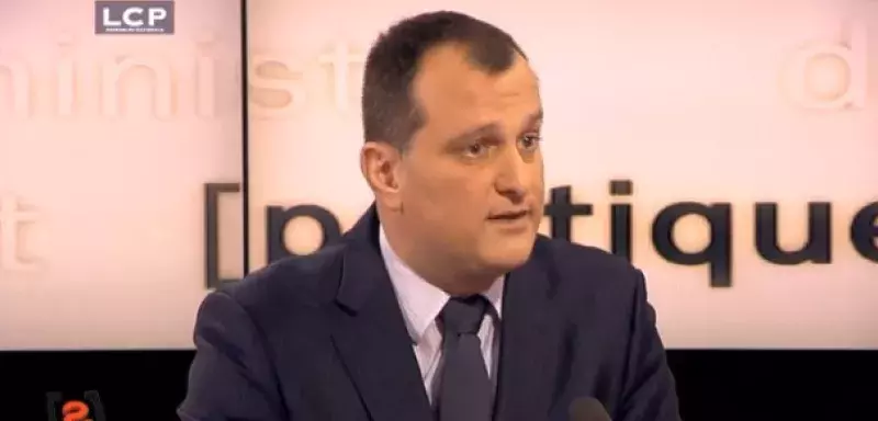 La « main tendue » de Louis Aliot peut aussi avoir des allures de fessée ! La preuve par l'image, avec la vidéo de l'émission PolitiqueS animée par Serge Moati sur LCP. (Capture d'écran)