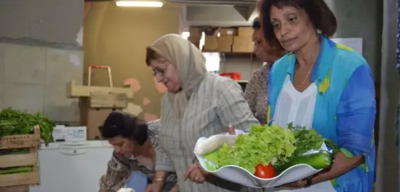 Une vingtaine de bénévoles confectionne au quotidien des colis alimentaires (DR) quotidiens