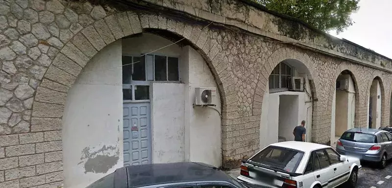 Cette mosquée était connue par les pouvoirs publics pour être « un lieu de rencontre régulier pour des fidèles connus pour leur radicalisation et leur proximité avec des personnes prônant le djihad armé sur le territoire national et cherchant à rejoindre la zone irako-syrienne ». (Capture d'écran Google Earth)