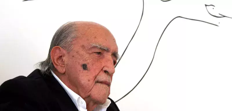 Oscar Niemeyer est resté engagé au Parti communiste jusqu'à la fin de ses jours... (DR)