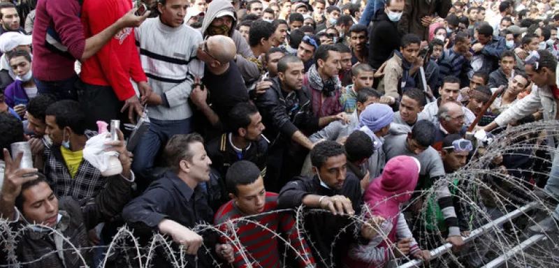 L’armée a renforcé les dispositifs d’encerclement de la place Tahrir (Xinhua)