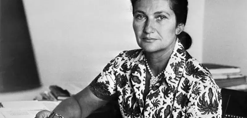 Grande femme politique française rescapée de la Shoah, Simone Veil a porté la voix des femmes de la France, tout au long de sa vie. 