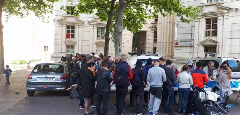 L'association SOS SDF les Amoureux de la Vie était en recherche d'un local pour continuer sa mission dans de bonnes conditions : servir chaque lundi de l'année un repas aux plus démunis. 