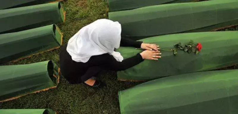 Srebrenica commémore le génocide et enterre encore les victimes