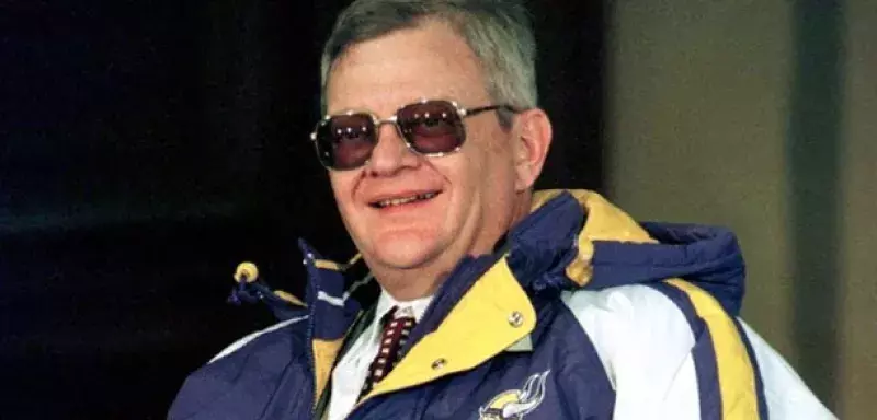 Tom Clancy, célèbre pour avoir écrit "A la poursuite d'octobre rouge" décédé à l'âge de 66 ans