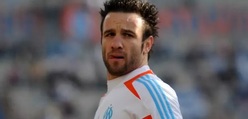  Mathieu Valbuena, l'attaquant de l'Olympique de Marseille, devenu une pièce maîtresse de l'équipe de France, affronte ce soir l'Espagne, en éliminatoires pour la coupe du monde. Un match particulier pour lui qui a aussi du sang espagnol dans les veines. (Capture d'écran du site officiel de l'OM)