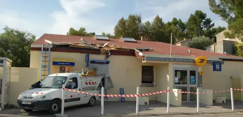 L'attaque a fait volé les tuiles du bâtiment (Photo: maire de Velaux)