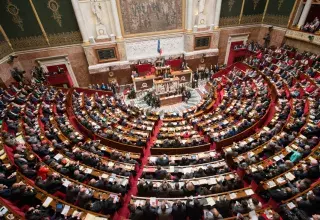 France : François Bayrou à Matignon, le spectre de la censure 