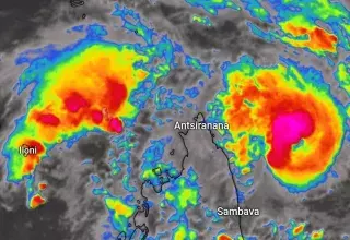 Mayotte, déjà dévastée, placée à nouveau en alerte cyclonique