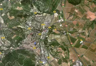 Ces derniers mois, quatre véhicules ont emprunté l'A75 à contre-sens... Mercredi soir c'était à la hauteur de Clermont-l'Hérault. (Caputre d'écran Google Earth)