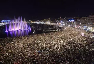 Une impressionnante clameur s’est répandue au crépuscule, donnant le coup d’envoi des festivités... (DR)