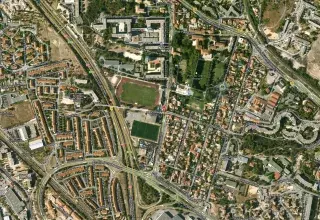 Le jeune homme a été criblé de balles sur le boulevard Simon-Bolivar, à Marseille. (© Google Maps)