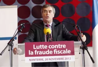 Ancien ministre du Budget et fer de lance de la lutte contre l’évasion fiscale, Jérôme Cahuzac a été condamné à trois ans de prison ferme et à 5 ans d’inéligibilité pour fraude fiscale et blanchiment, ce jeudi 8 décembre, par le Tribunal correction de Paris. Son ex-épouse écope pour sa part de deux ans de prison ferme. (Capture d'écran Clive/Twitter)