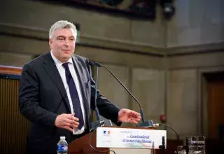 Frédéric Cuvillier, ministre délégué aux transports, à la mer et à la pêche, à procéder à l'installation de cette instance de proposition auprès du Gouvernement. (© Ministère de l'écologie)