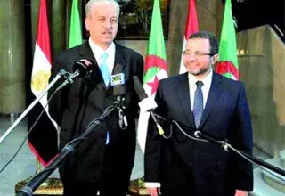 Abdelmalek Sellal en compagnie du Premier ministre égyptien, M. Hicham Kandil ... (DR))