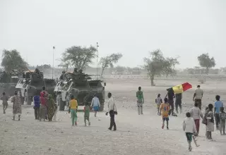 Les troupes françaises lors de leur arrivée à Gao... (Xinhua)