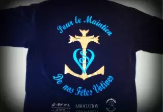 « Pour le maintien de nos fêtes votives », pourra lire le préfet au dos de ce t-shirt floqué d'une tête de taureau et d'une croix camarguaise.