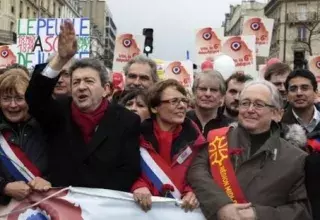 Après avoir claqué la porte du FDG, Mohamed Bouklit (ici à droite) appelle « à voter massivement » pour le candidat socialiste. (DR)