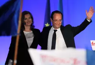 Le président François Hollande et sa compagne savourent la victoire. (Xinhua)