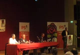 Hussein Bourgi a introduit la présentation des trois candidats, avec, de gauche à droite, Laurent Beaud, Jean-Pierre Moure et Michaël Delafosse. (© Nicolas Ethève)