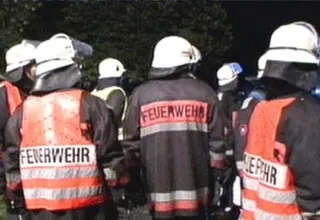 les sapeurs-pompiers ont réussi à secourir trois personnes réfugiées sur un balcon... (DR)