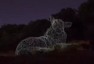 "L’évidence", de Thomas Monin, est à voir jour et nuit, sur le sentier du Pic Saint-Loup,  dans le cadre de l’évènement culturel "Aux bords des Paysages, métaphore" organisé par la Communauté des Communes du Grand Pic Saint-Loup, en Languedoc-Roussillon.