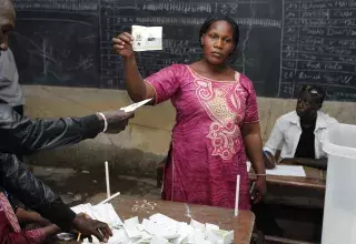 le dépouillement partiel donne une large avance à  Ibrahim Boubacar Keïta... (Xinhua)