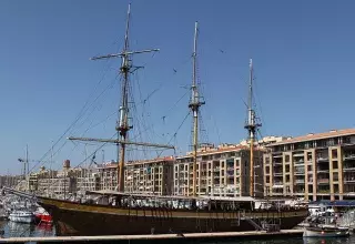 Le Marseillois était un bateau-restaurant amarré sur le Vieux-Port depuis une vingtaine d’années. (Okki / Wikimedia)