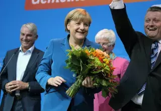 « La chérie de l'Allemagne », titre le quotidien Berliner Morgenpost, sur une photo d'Angela Merkel tout sourire... (Xinhua)