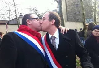 La Toile s'est agitée, aujourd'hui, autour de ce « smack » de deux députés (Nicolas Bays et Yann Galut) diffusé par Sihem Souid sur Twitter. (DR) 