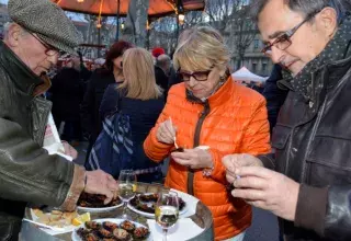 En cette nouvelle année 2016, Thau Agglo poursuit sur la belle lancée de ses animations gustatives et conviviales lancées ces dernières années avec Les Estivales, la Fête de l’anguille à Marseillan ou encore Plaisirs de Thau en réitérant en cette période de pré-saison l’oursinade qui fut très appréciée dès sa première édition, à la même époque !