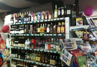 La vente d'alcool la nuit dans les épiceries de Marseille, deuxième ville de France, a été interdite de 20h à 6h du matin par des arrêtés municipaux