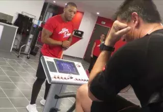 « Ce qui est appréciable, c’est qu'en 20 minutes, on a autant de courbatures que si on allait faire deux heures de sport dans une autre salle de muscu ! », nous explique Mathieu, abonné à l'électro stimulation fitness de Stim Wave. (© Nicolas Ethève) 