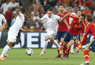 "Les hommes de Del Bosque ont concentré leurs attaques sur le flanc gauche de la défense française où le travail défensif de Ribéry laisse à désirer..." (Xinhua)