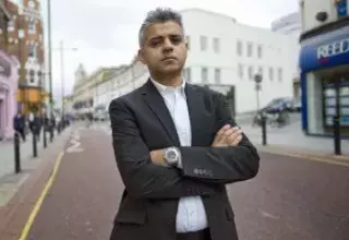 Sadiq Khan, 45 ans, avocat de profession, enfant des quartiers populaires et fils d’immigré pakistanais qui fut chauffeur de bus... (DR)