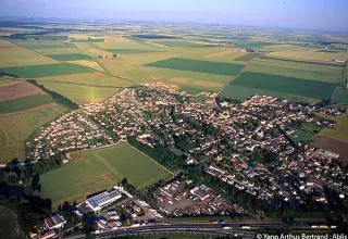 Le chef de la police municipale de la paisible commune de Saint-Arnoult-en-Yvelines a été retrouvé mort égorgé, aujourd'hui. Comme une avocate, à Marseille... (© Yann Arthus Bertrand, Ablis)