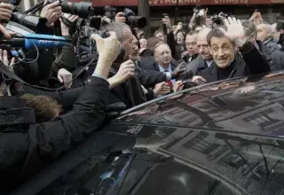 Nicoals Sarkozy devant son QG de campagne. (DR)