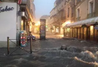 Le déluge de Sète a donner lieu à de nombreuses photos et vidéos postées par les internautes et reprises par les médias (© Olivier Oddi / Twitter)