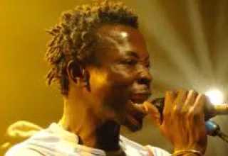 Chanteur, compositeur, interprète et animateur d'ateliers de percussions, Seydou DRAME revient sur le devant de la scène avec un nouvel opus: Farafina Dream.