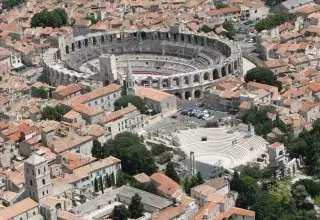 L'Amphithéâtre arlésien en vue aérienne. (© G. Vlassis)