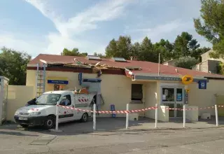 L'attaque a fait volé les tuiles du bâtiment (Photo: maire de Velaux)