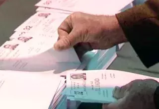 Les "chibanis" ont été acheminés par bus avec des consignes de vote (DR)