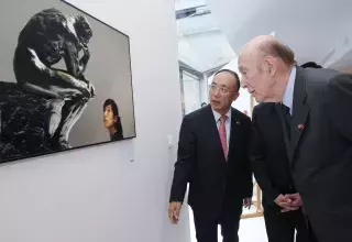 cette exposition met en avant les cinquante ans de relations diplomatiques entre la Chine et la France... (Xinhua)